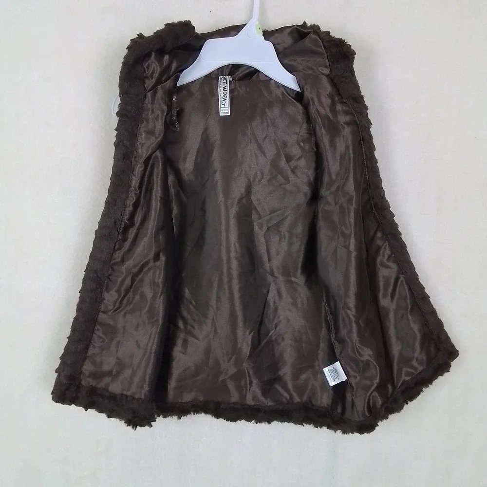 Girl's Faux Fur Sleeveless Open Front Hoodie Size‎ Medium in Brown